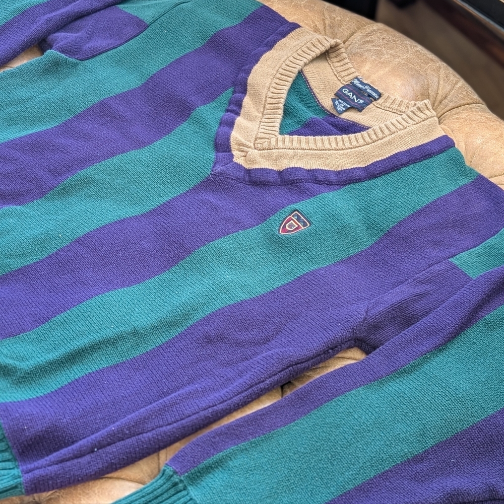 Vintage GANT Men’s Hand Framed V Neck Collegiate Sweater size 2X Green Purple